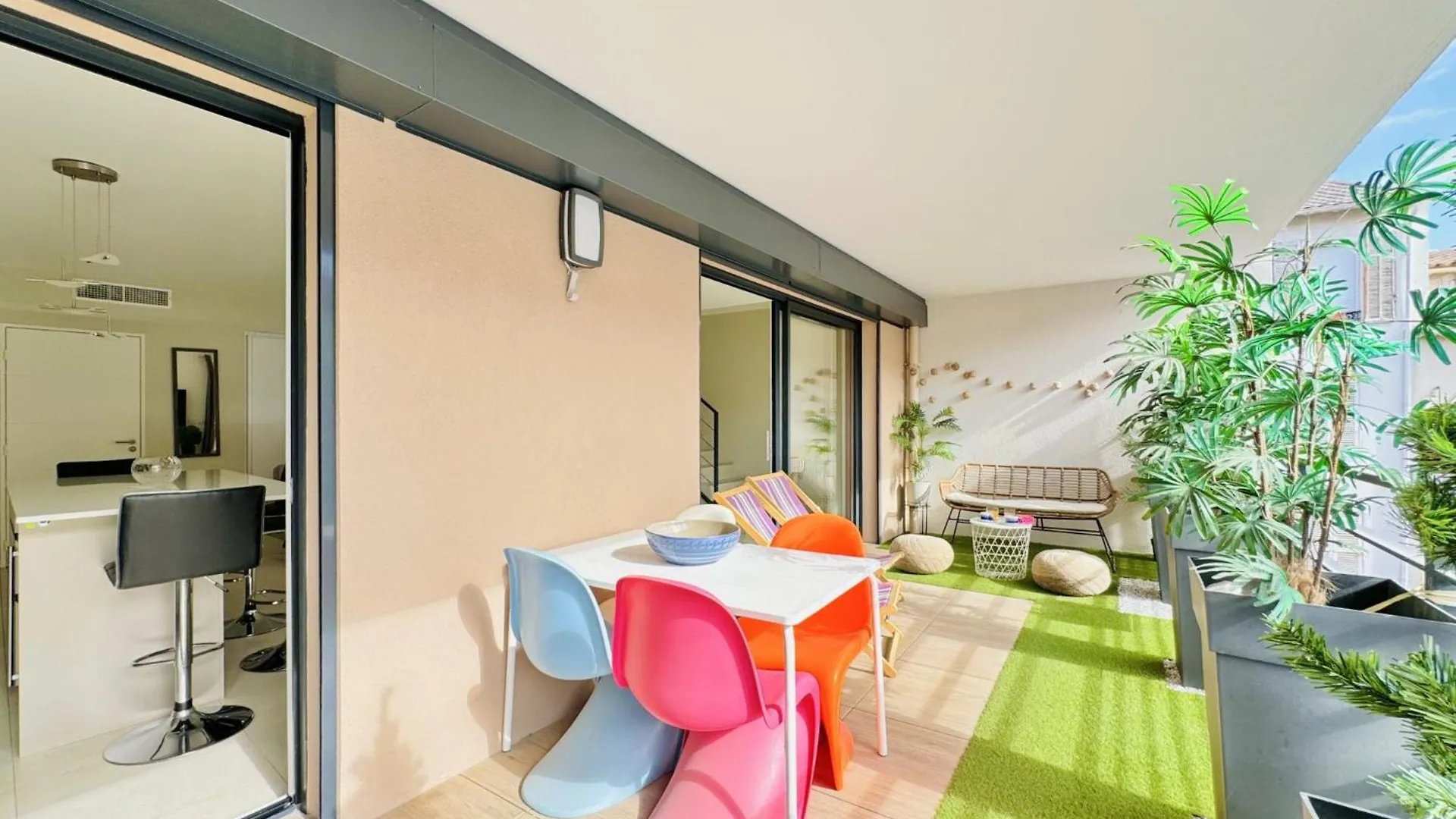Le Carre Croisette - Duplex Terrasse Centre Cannes 0*,  Frankrike